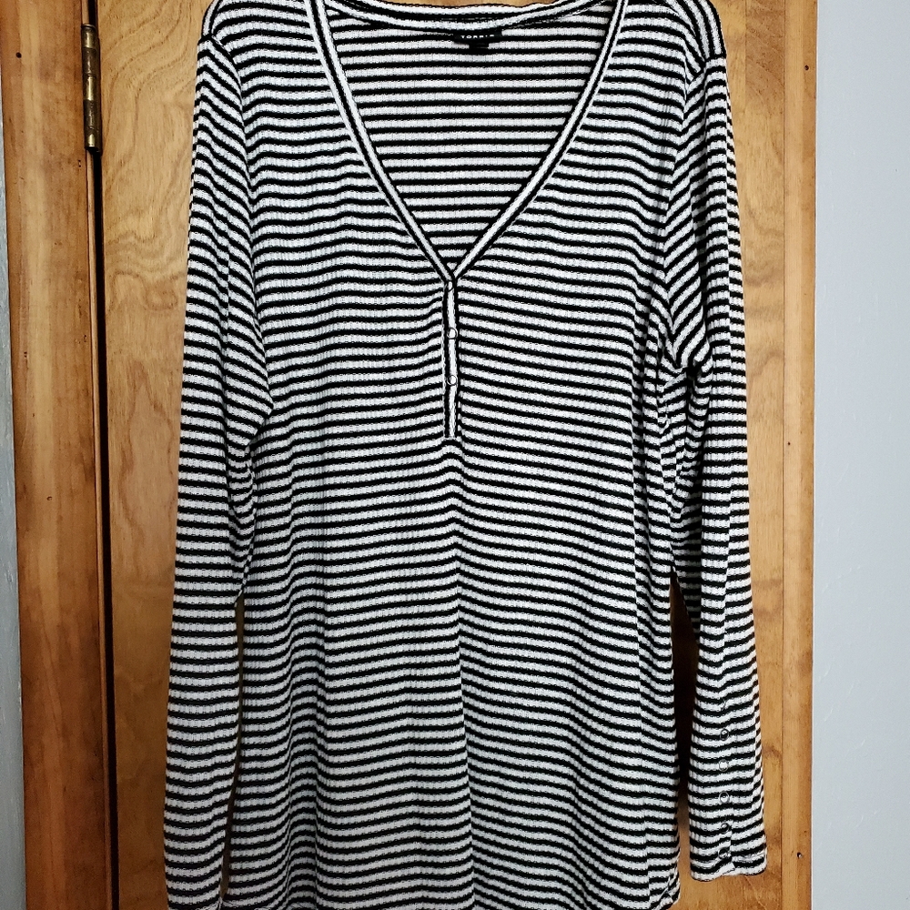 Black and White Long sleeve shirt